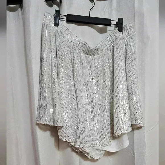Plus Size Silver Sequins Flowy Shorts - Picture 3 of 6